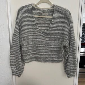 Urban Outfitters Gray and White V-Neck Cropped Hem Sweater | XS